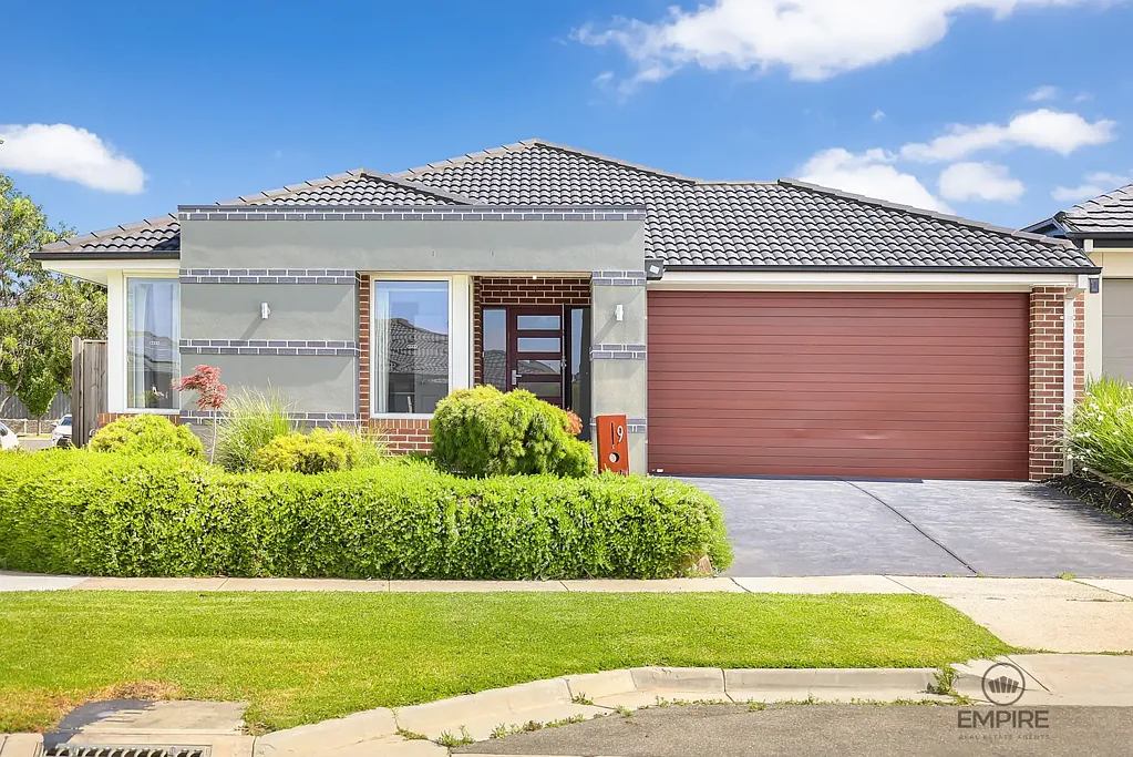 9 Grande Belmond Ave, Clyde, VIC 3978