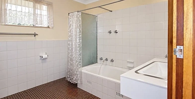 浴室 - 2/4 Eton Road, Keswick, SA 5035