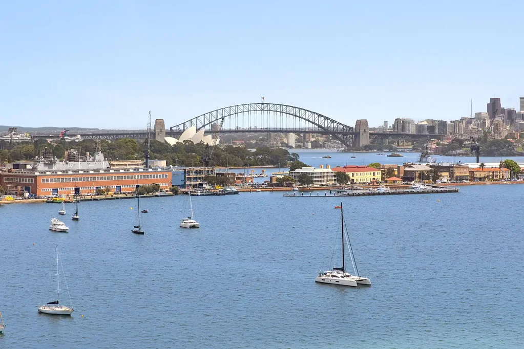 Apartment with Uninterrupted Harbour Views