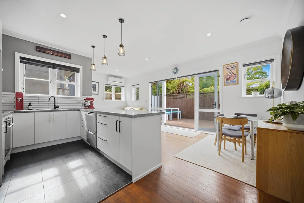 2/14 Hogans Road, Glenfield, North Shore City, Auckland