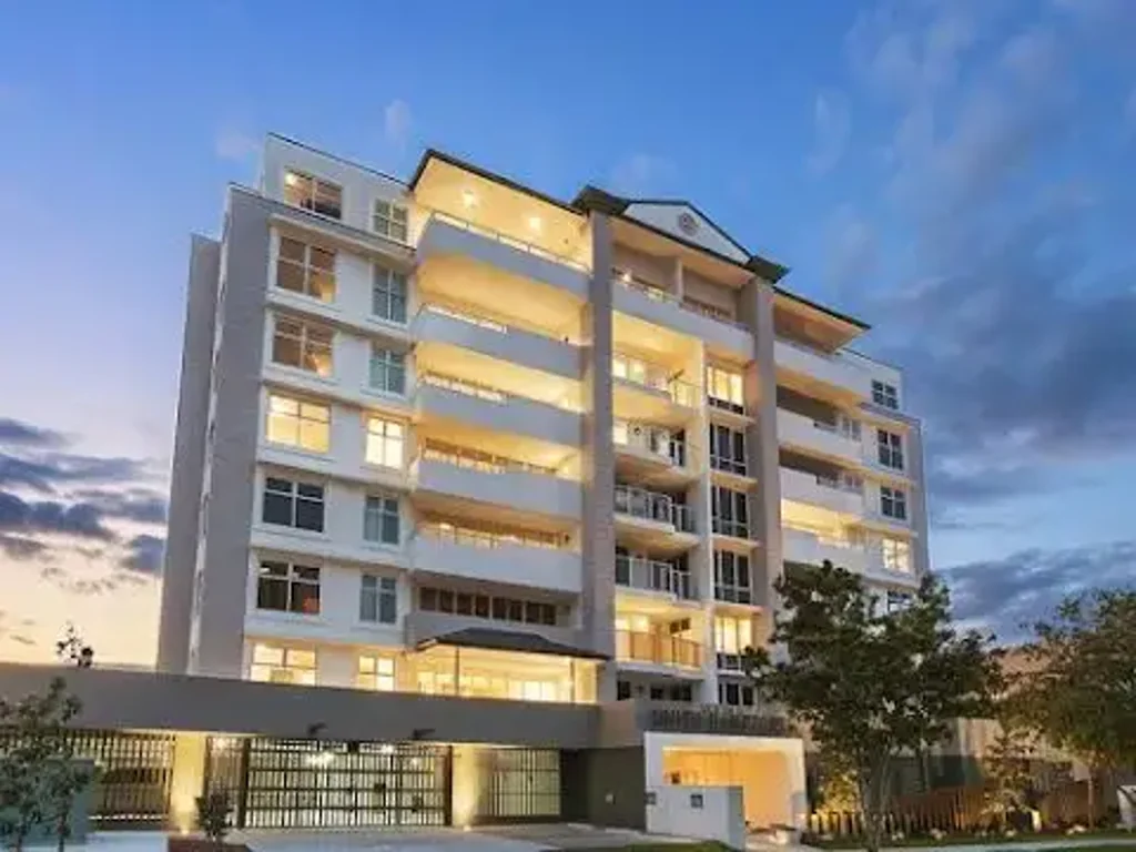 UNIT 105/8 Waverley Street, Southport, QLD 4215