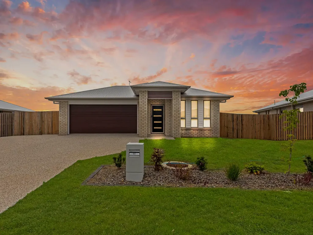 11 North Lakes Circuit, Burrum Heads $600 per week!