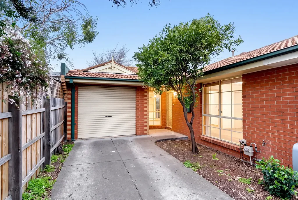 Altona 2房 Altona 的绝佳入门机会，兼具地段、生活方式和未来增长潜力 An Outstanding Entry Into Altona With Location, Lifestyle And Future Growth