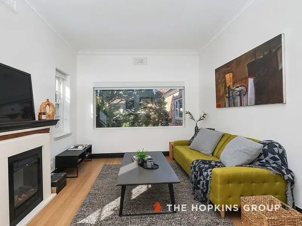 St Kilda's light and bright 1 bedroom apartment.