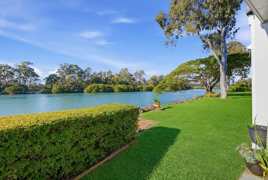 Currumbin Waters 3Habitaciones OPPORTUNITY KNOCKS… ON THE WATERFRONT!