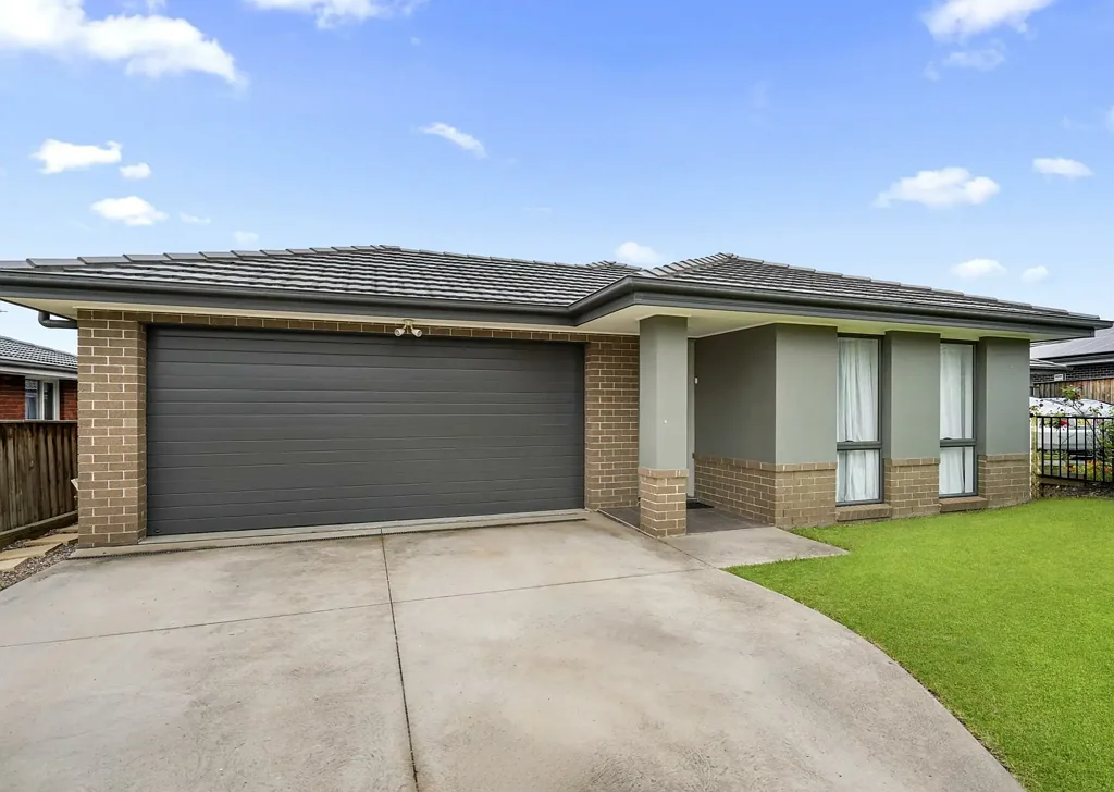 14 Cradle Avenue, Minto, NSW 2566