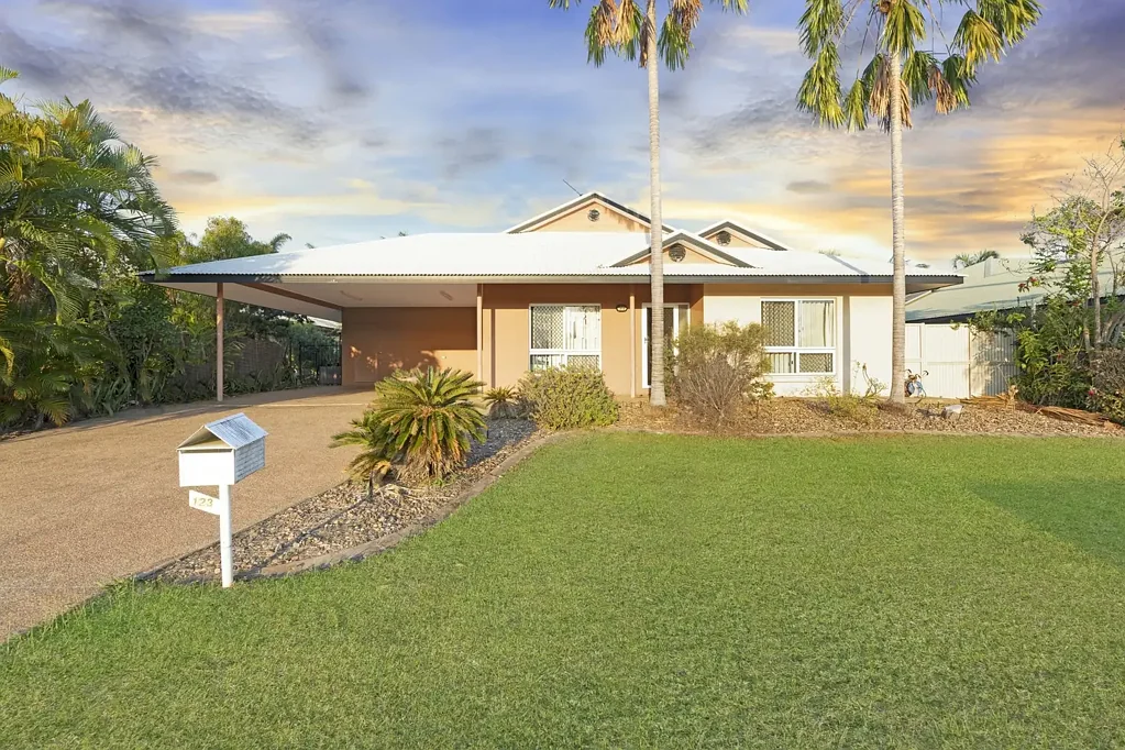 Farrar 4房  BEAUITFUL FAMILY HOME IN THE DESIRABLE SUBURB OF FARRAR!