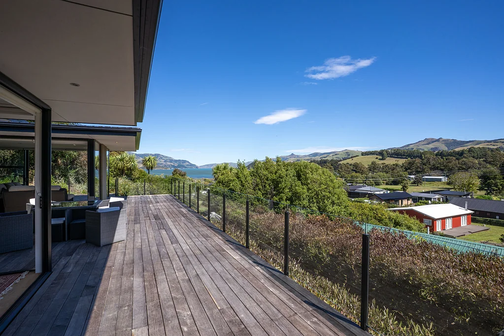 Duvauchelle 3Kwarto Architectural Retreat on Expansive Grounds