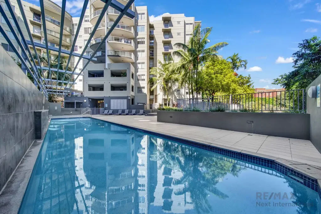 South Brisbane 2房 获奖公寓品质 高端厨房电器 水疗中心泳池 南岸步行便利 学区房黄金地段 安全车位储物笼 Well-presented Two Beds, Stunning Urban Lifestyle in South Brisbane
