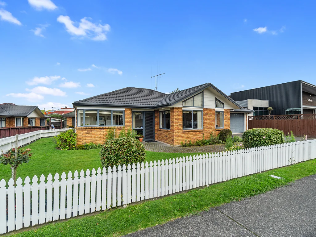Te Awamutu 3房  Sunny, Secure & Steps From Town