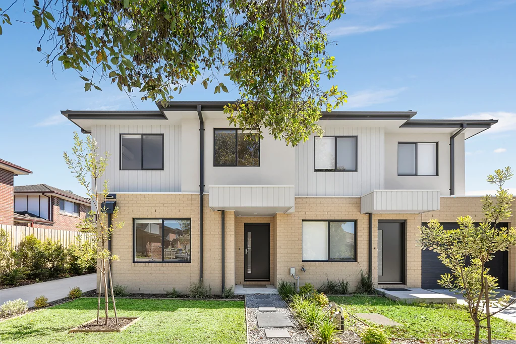 Luxury Meets Lifestyle: Fully furnished or Unfurnished option - 6-Bedroom Home Near Monash Uni, Hospital & The Heart of Clayton