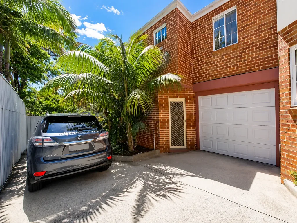Large 3 bedroom Townhouse With Entertainers Courtyard