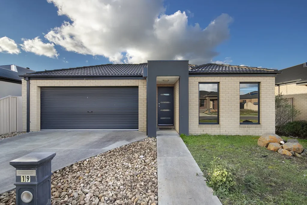 FOUR BEDROOM, TWO LIVING HOME IN ALFREDTON