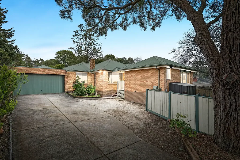 33 Oaktree Road, Croydon North, VIC 3136, 4 Bedrooms, 2 Bathrooms, House