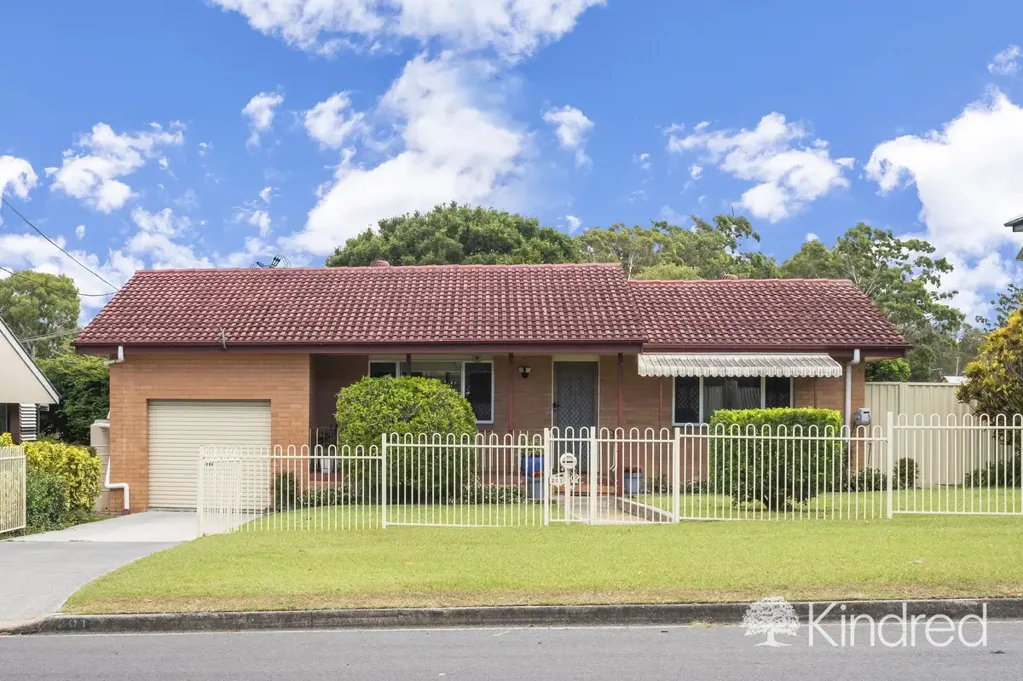 Comfortable 2 Bedroom Living with Outdoor Charm