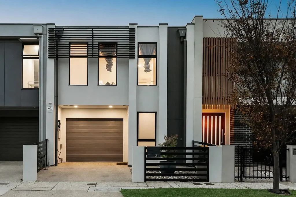 Lightsview 3침실 Industrial Chic Meets Contemporary Luxury in the Heart of Lightsview.
