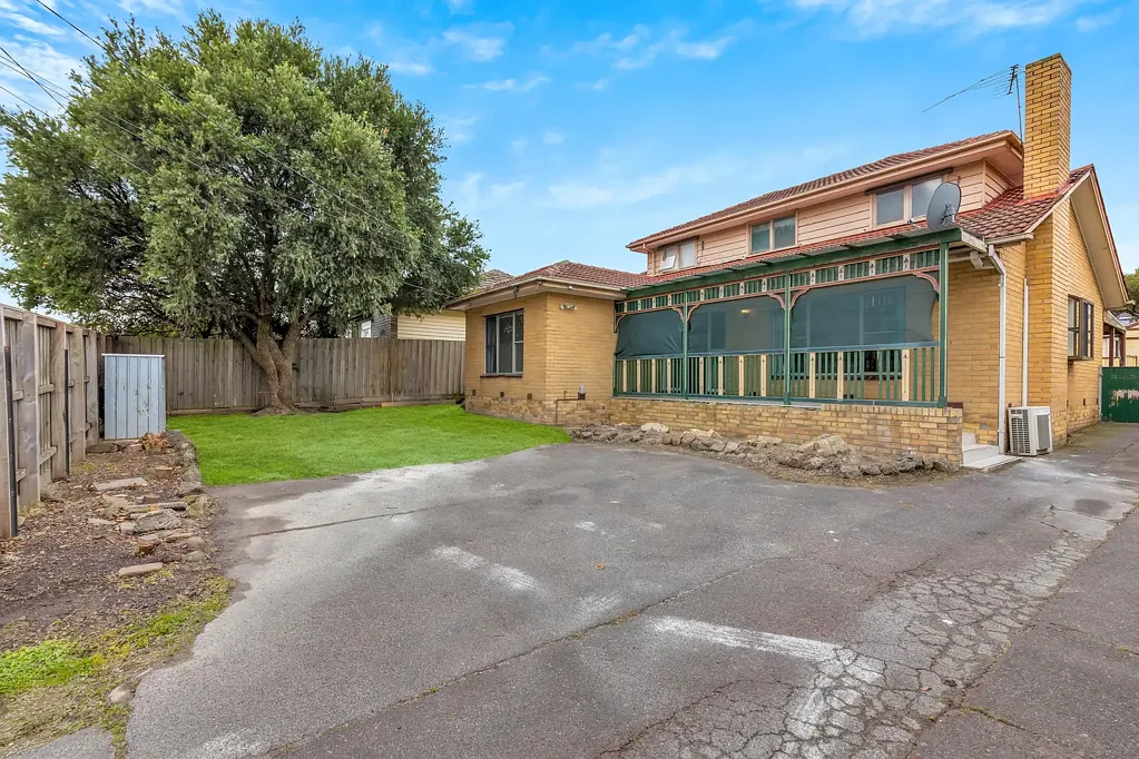 A Family Home That Delivers on Comfort, Space & Location!