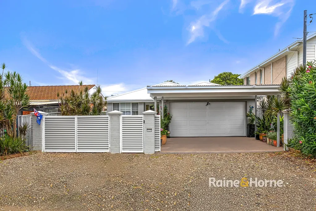 Umina Beach 5ห้องนอน MULTI GENERATIONAL LIVING WITH DUAL STREET ACCESS