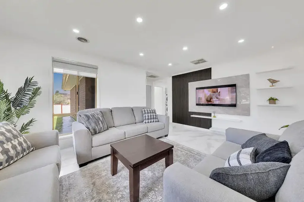 Meadow Heights 3ਬੈੱਡਰੂਮ Fully Renovated Corner Block with Modern Style & Entertainer Appeal