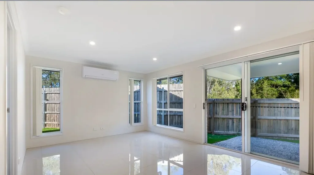 SPACIOUS 3 BEDROOM DUPLEX!