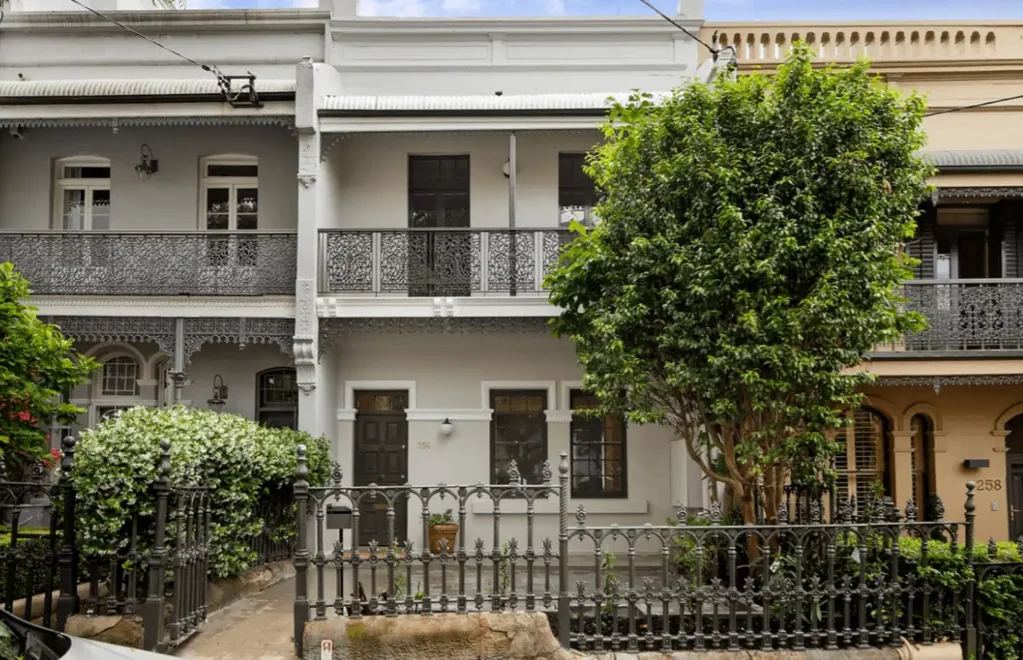 GRAND TERRACE IN THE HEART OF PADDINGTON'S FIVE WAYS