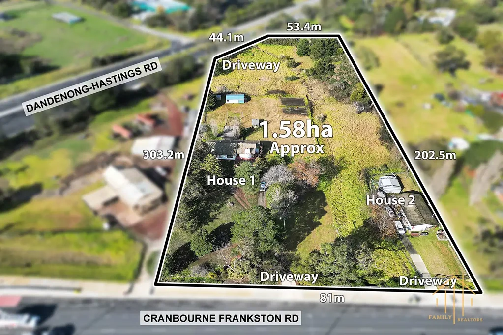 Langwarrin 6침실 Two Homes, Nearly Four Acres and Outstanding Strategic Potential (S.T.C.A.) 
A Rare Dual-Dwelling Landholding in a High-Exposure Langwarrin Location!