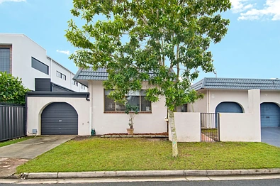 1 Drake Avenue, Paradise Point, QLD 4216, 2 Bedrooms, 1 Bathrooms, House