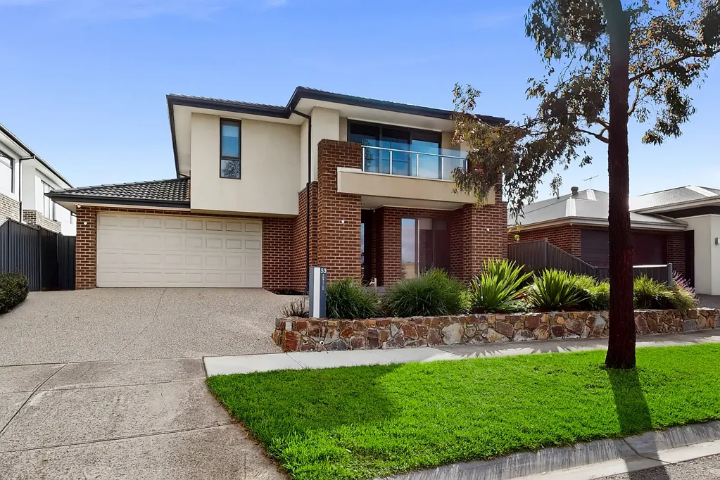 Grand Scale Family Living with Breathtaking Views!