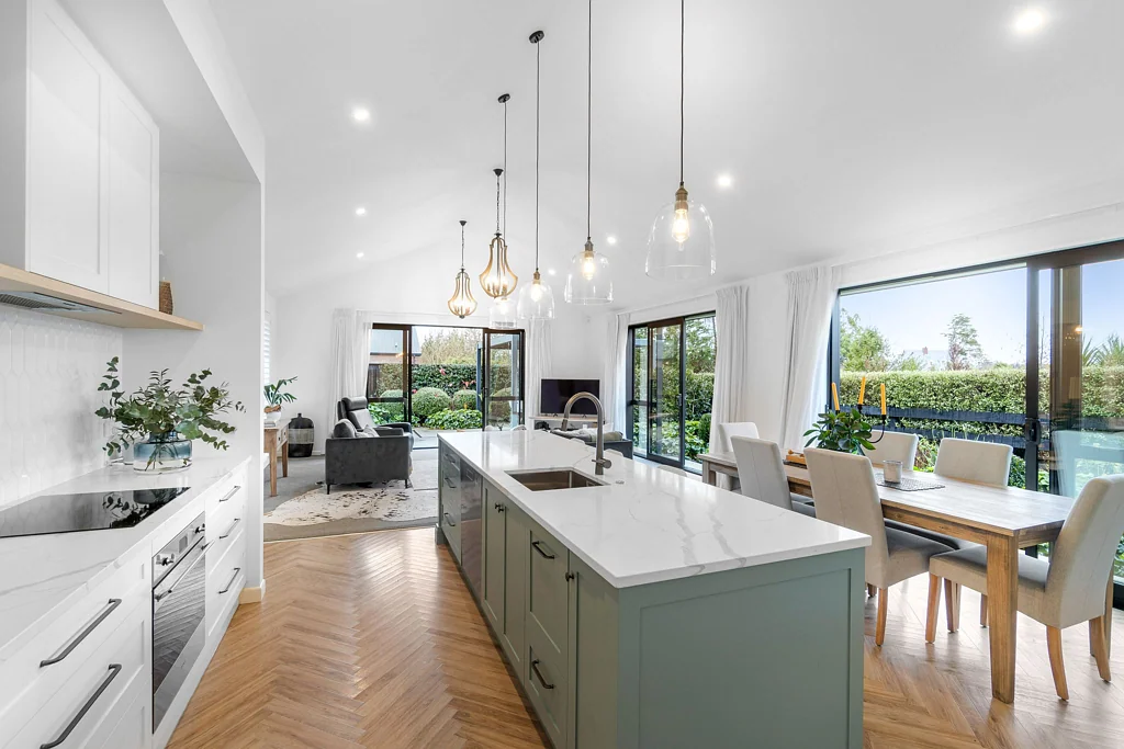Clevedon 4બેડરૂમ Vendor under contract - Act now!