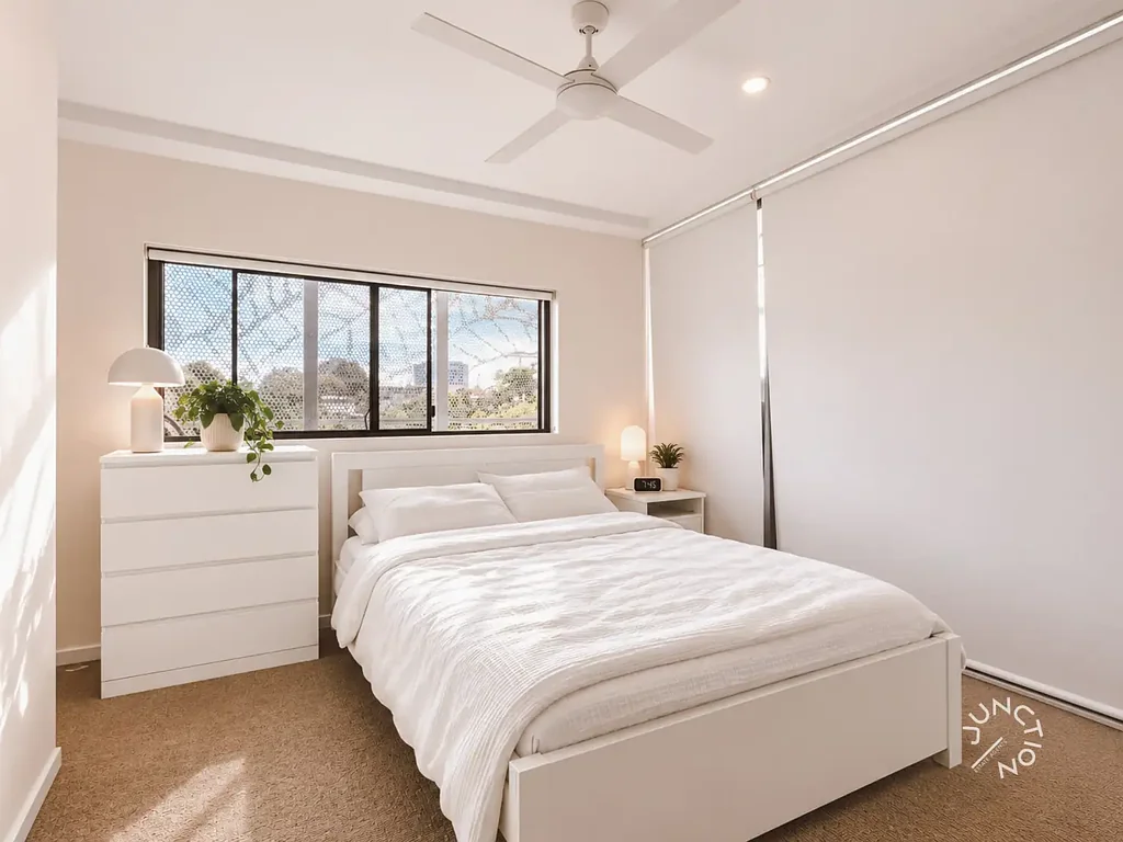 Spring Hill 2 Bedroom Boutique City-Fringe Residence