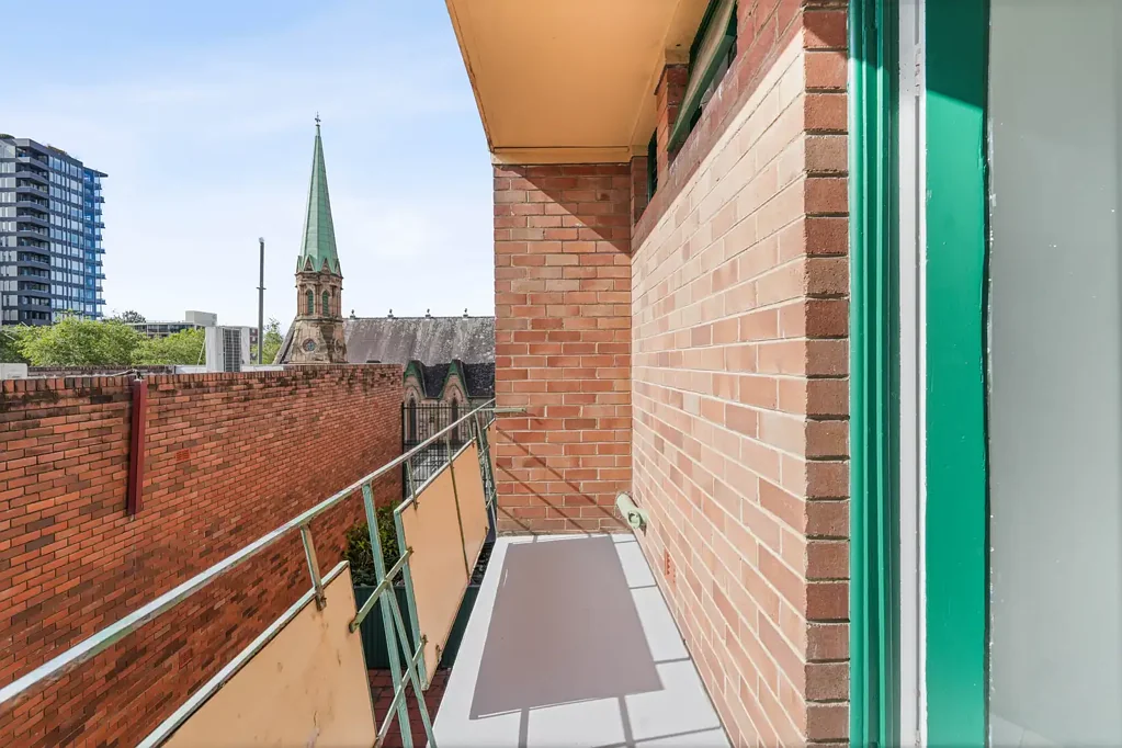 Freshly updated apartment in an unbeatable Burwood location