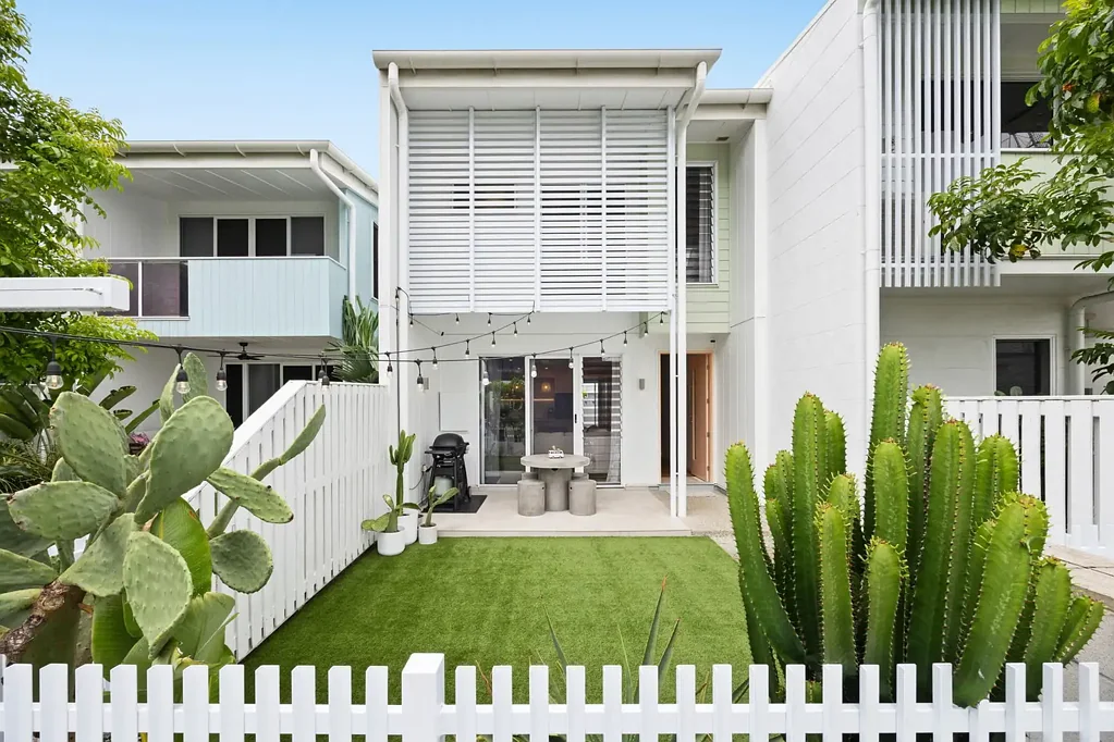 8 Kombi Street, Bokarina, QLD 4575