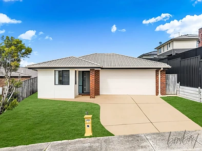 Mernda 4Phòng ngủ Spacious Family Home on Approx. 480m² in a Prime Mernda Location