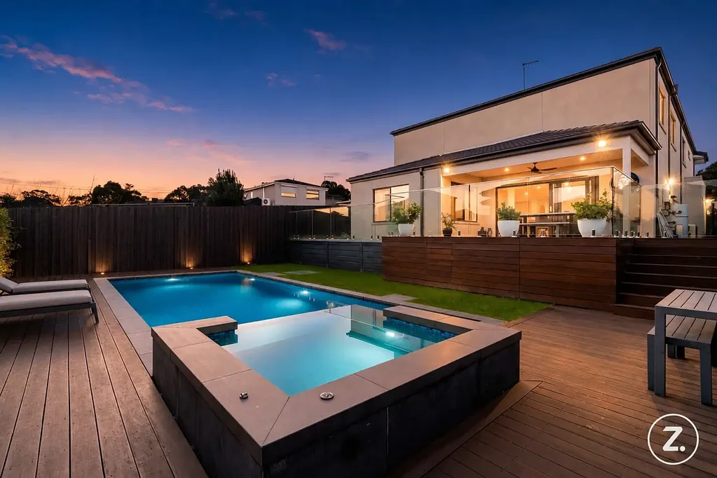 Burwood 6બેડરૂમ Perfectly positioned in one of Burwood's most sought after pockets
