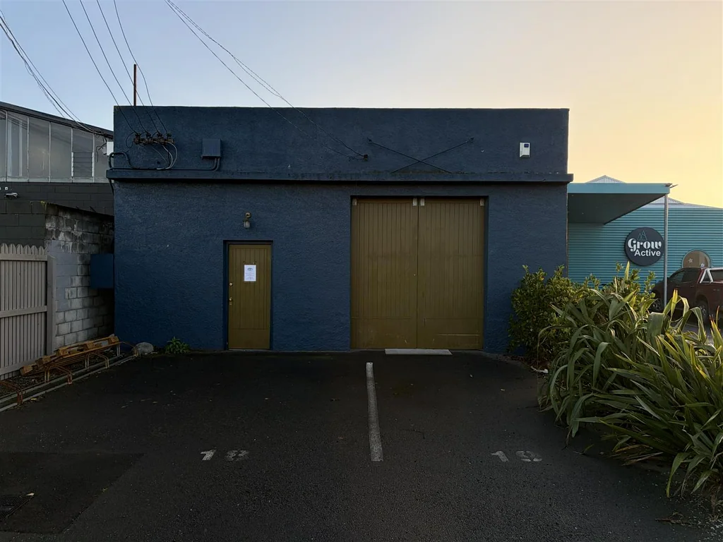 Phillipstown Tidy Industrial with Ample Parking