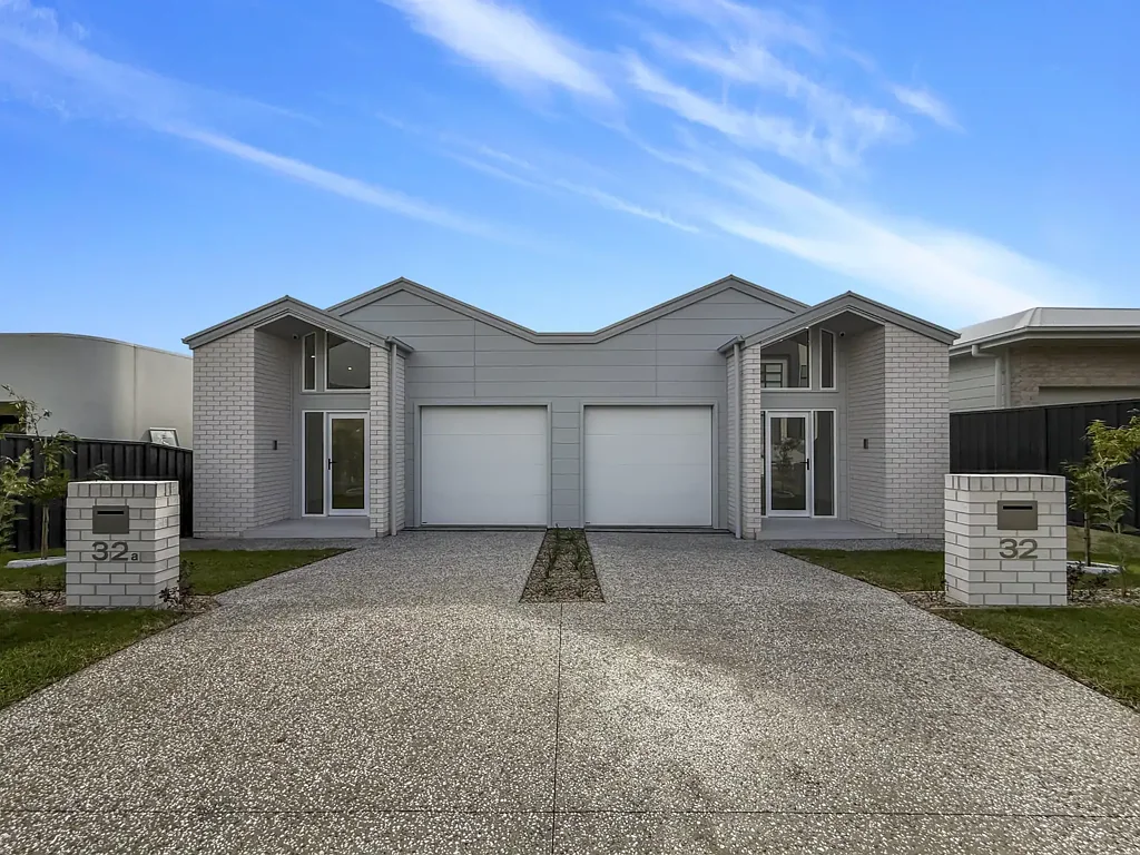 LUXE, 4 BEDROOM DUPLEX, OFFERING EASY CARE FAMILY LIVING WITH STUNNING VIEWS!!