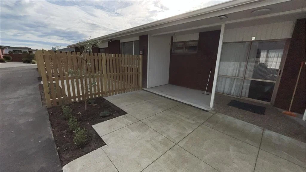 2 Bedrooms in West End