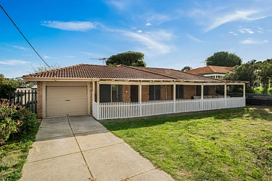 Heathridge 4Zimmer Retain, Build or Invest - 755m² of R20/R40 Potential in Sought-After Heathridge