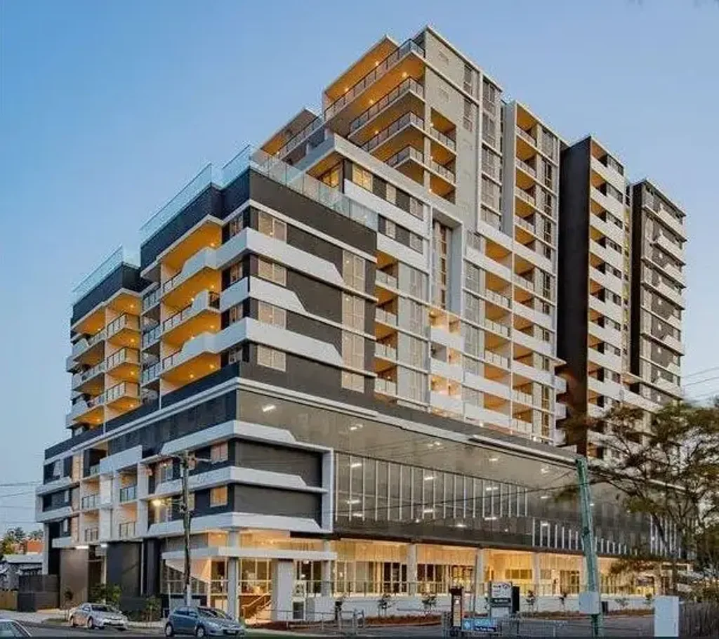 17 Month lease - Modern 2 bedroom apartment in central location!