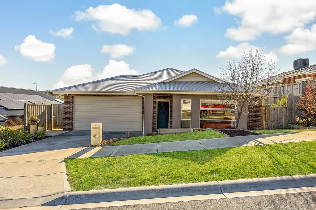 Sunbury 4બેડરૂમ A View-Filled Modern Family Haven