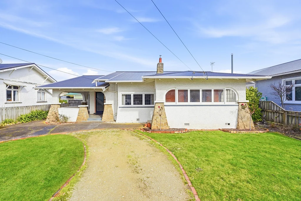 College Estate 3chambre Opportunity to add value and make it your own