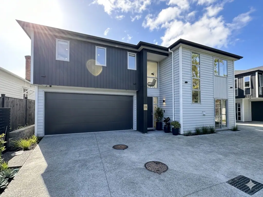 Brand New Sandringham