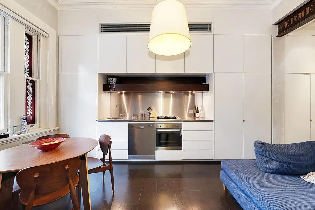 Spacious one bedroom with courtyard