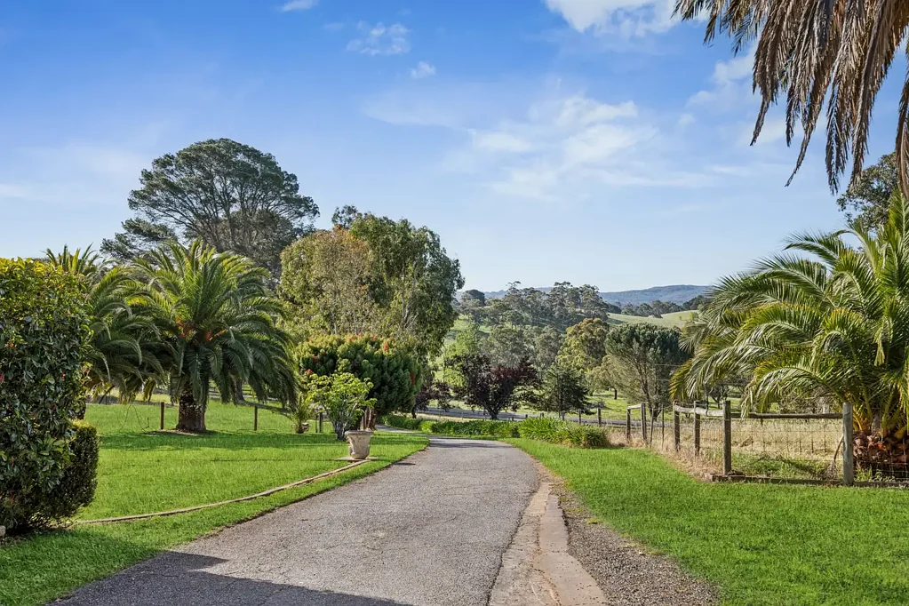 Hahndorf 4બેડરૂમ A hilltop legacy where possibility and potential converge