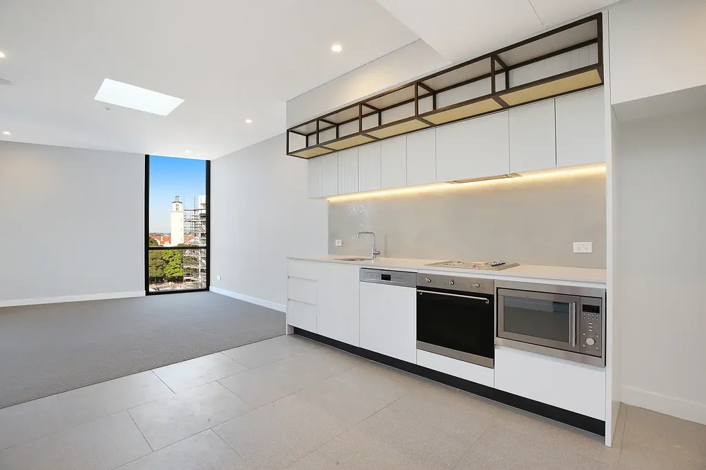 Top floor modern one bedroom apartment in Marrickville