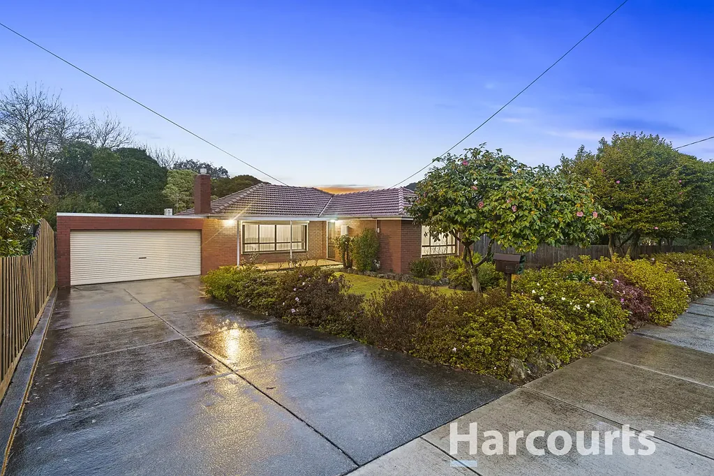 Bayswater 3房 坚实基础，无限可能，优越地段！ Solid Foundations, Endless Possibilities, Superb Location!