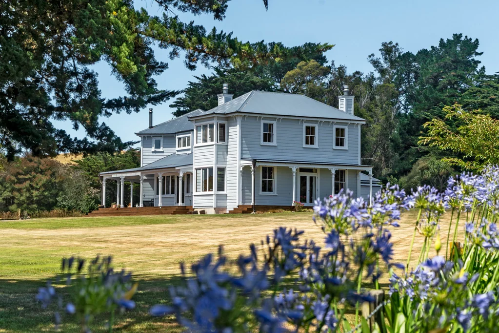 Martinborough 4 Bedroom Delightful Homestead with Expansive Views