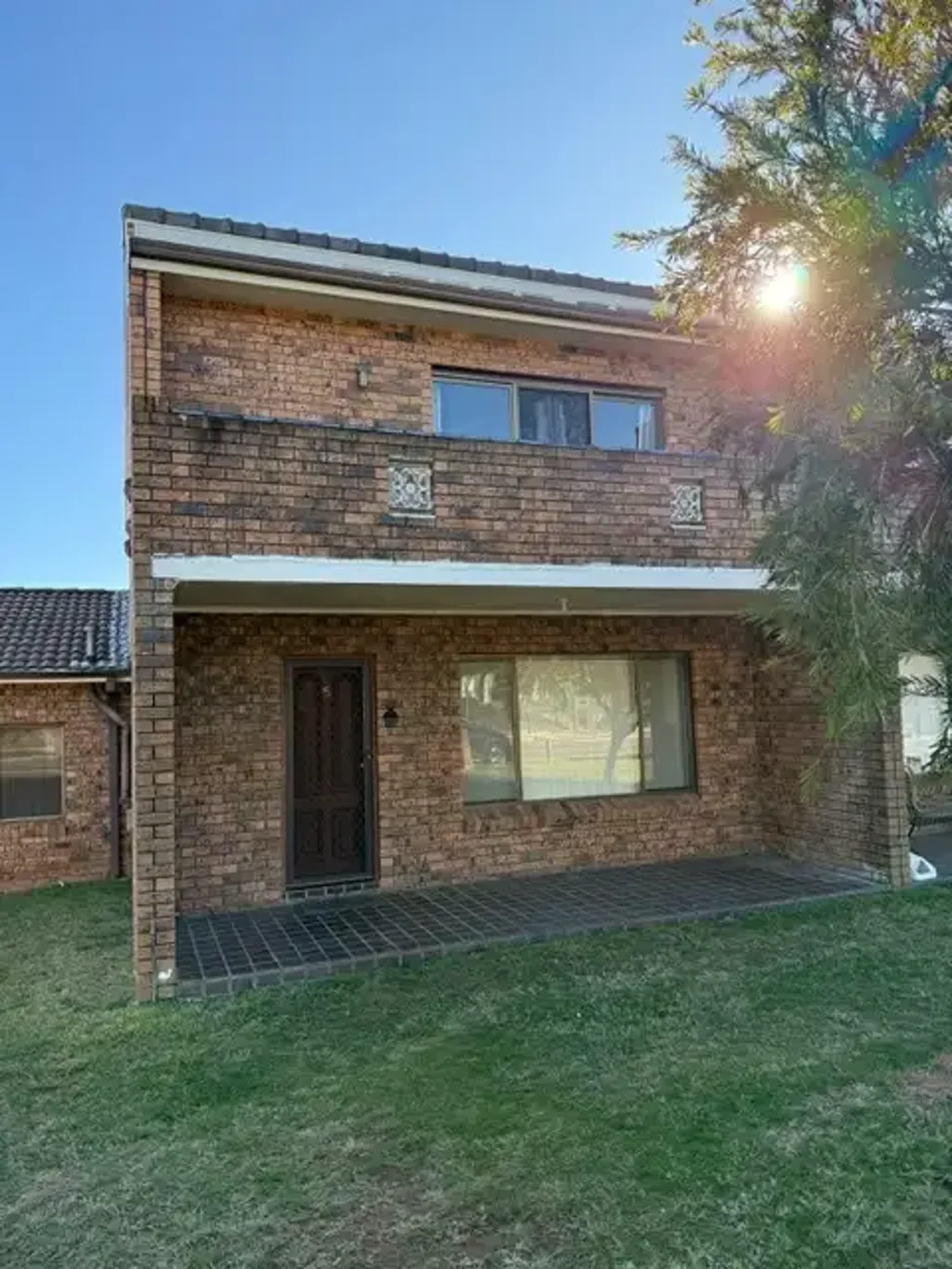 LOW MAINTENANCE - 3 BEDROOMS