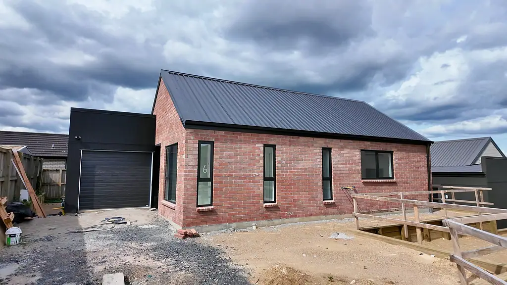 Fitzroy 3房  Free-Standing Family Home on a Large Section