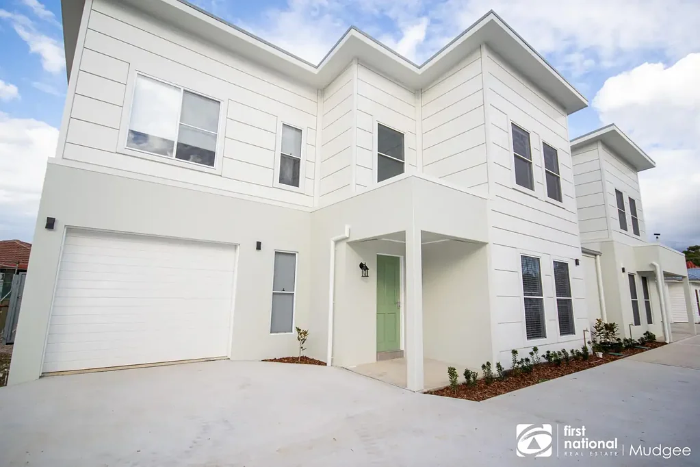 BRAND NEW EXECUTIVE TOWNHOUSE IN THE HEART OF MUDGEE